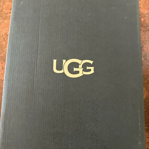 UGG men's classic mini 100% authentic with box size 9 Like New - Picture 10 of 13